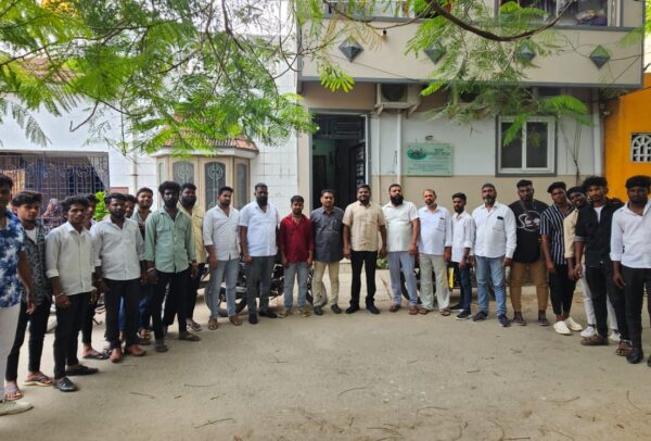 இரா.கருணாநிதி அவர்களின் சென்று நேரில் பார்த்து புத்தாண்டு வாழ்த்து தெரிவித்து  வாழ்த்து வாங்கிய மகிழ்விக்க தருணம்