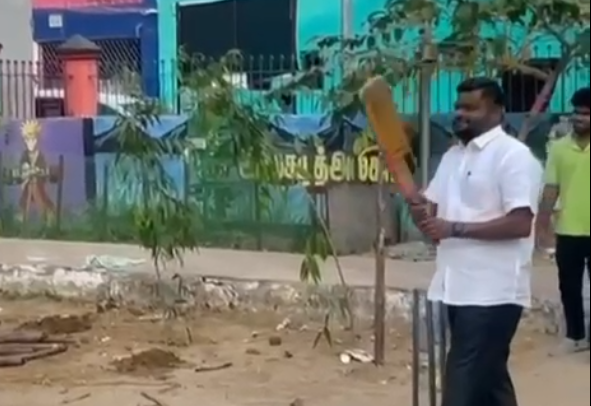 கிரிக்கெட் போட்டியில் முதல் மற்றும் இரண்டம் பரிசு வென்ற பள்ளி மாணவர்களுக்கு இ சையத் அலிக்கான் அவர்களின் ஏற்பாட்டில் ரொக்கபரிசு வழங்கப்பட்டது.