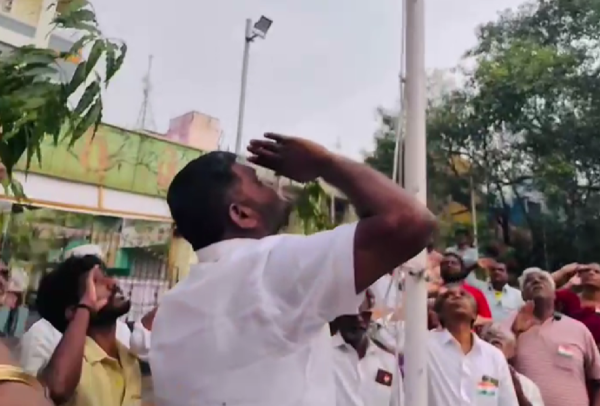 77 வது குடியரசு தினம் விழாவை முத்தமிழ் நகரில் உள்ள சென்னை மாநகராட்சி சொந்தமான விளையாட்டுகளில் சிறப்பாக கொண்டாடப்பட்டது77 வது குடியரசு தினம் விழா